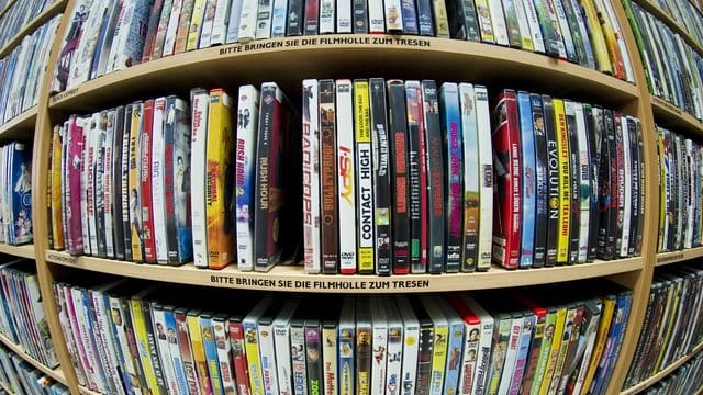 Nach Filmen auf DVDs oder Blu-rays im Regal einer Videothek zu stöbern, hat inzwischen Seltenheitswert. Nach Filmen auf DVDs oder Blu-rays im Regal einer Videothek zu stöbern, hat inzwischen Seltenheitswert.