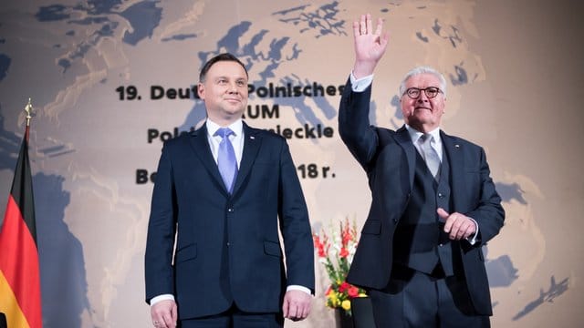 Bundespräsident Frank-Walter Steinmeier (r) und der polnische Präsident Andrzej Duda in Berlin. Bundespräsident Frank-Walter Steinmeier (r) und der polnische Präsident Andrzej Duda in Berlin.