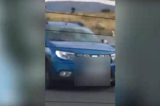 Der Screenshot eines Handyvideos zeigt ein Paar, das auf der Autobahn Sex hat: Ihm droht nach dem gefährlichen Akt eine harte Strafe.