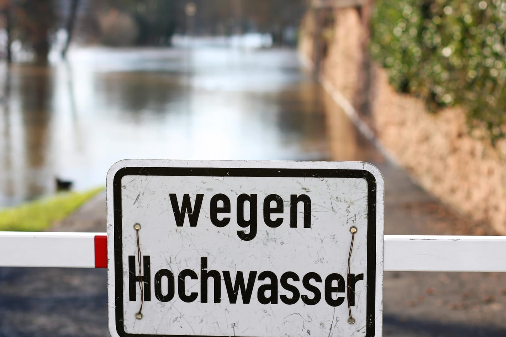 Sperrung wegen Hochwasser