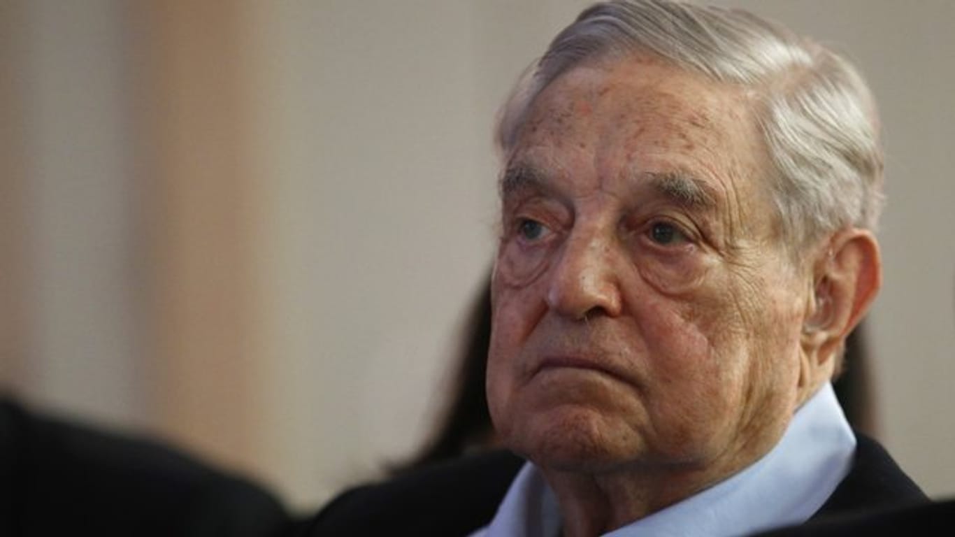 Der 1930 in Ungarn geborene Holocaust-Überlebende Soros ist Gründer und Vorsitzender der Stiftungsgruppe Open Society Funds.