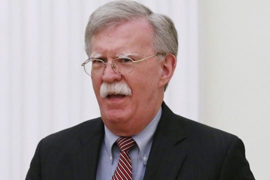 John Bolton, Nationaler Sicherheitsberater der USA, auf dem Weg zu einem Treffen mit Wladimir Putin.