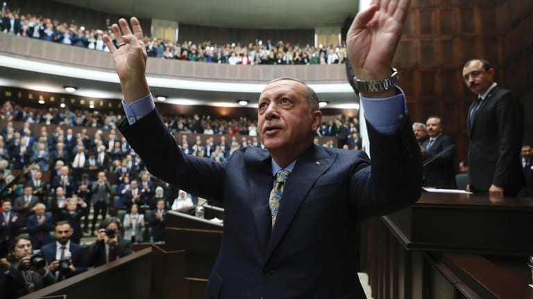 Recep Tayyip Erdogan: Drei Wochen nach dem Tod des saudischen Journalisten hatte der türkische Präsident Antworten versprochen. Bei seiner Rede am Dienstag bleiben allerdings viele Fragen offen.