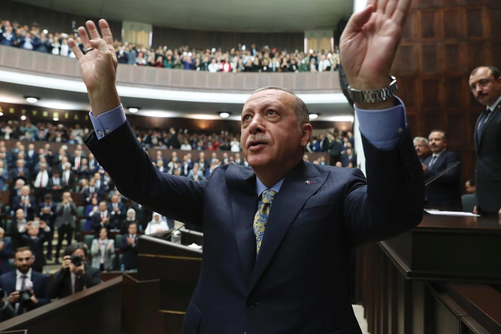 Recep Tayyip Erdogan: Drei Wochen nach dem Tod des saudischen Journalisten hatte der türkische Präsident Antworten versprochen. Bei seiner Rede am Dienstag bleiben allerdings viele Fragen offen.