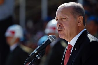 Der türkische Präsident Recep Tayyip Erdogan: Seit dem Putschversuch 2016 verfolgt Erdogan mit rigoroser Härte Kritiker und politische Gegner im Land.