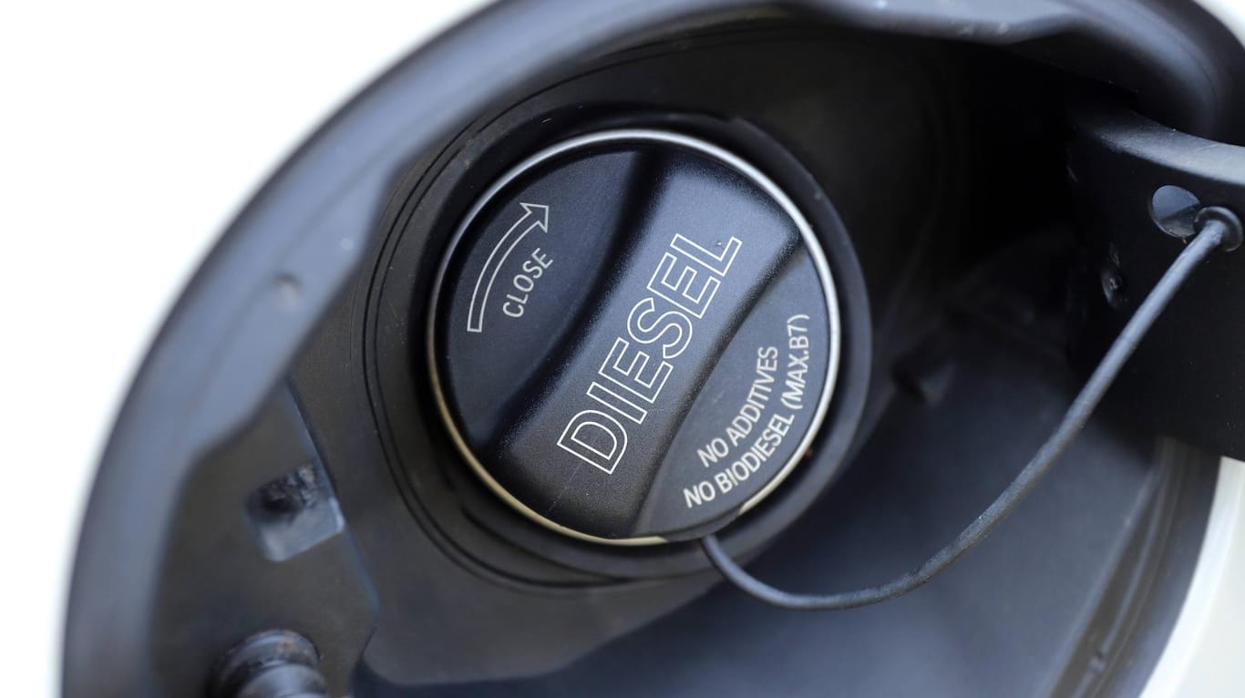 Tankverschluss: In mehreren Städten in Deutschland haben Gerichte ein Diesel-Fahrverbot verfügt, um der hohen Luftbelastung mit Stickoxid entgegen zu wirken.