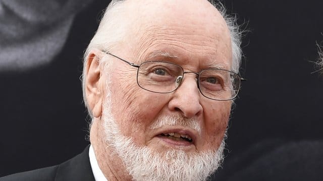 John Williams wird im Krankenhaus behandelt.