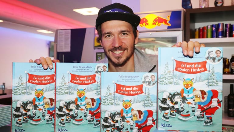 Felix Neureuther präsentiert sein zweites Kinderbuch, das er gemeinsam mit dem Eishockey Bundestrainer Marco Sturm und dem Eishockey Nationalspieler Marcus Kink verfasst hat.