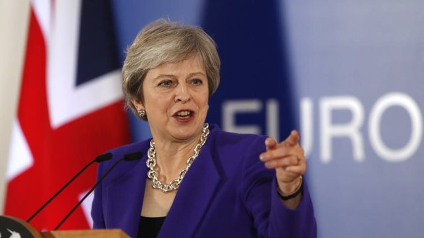 Premierministerin Theresa May steht von mehreren Seiten unter Druck, auch in der eigenen Partei.