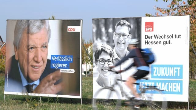Wahlplakate der beiden Spitzenkandidaten Volker Bouffier (CDU) und Thorsten Schäfer-Gümbel (SPD).