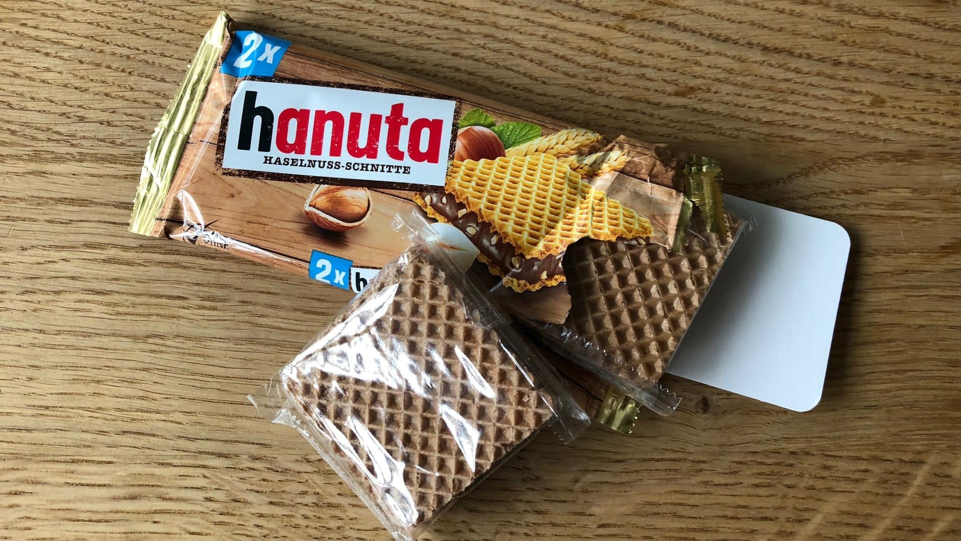 Neues Hanuta Zweierpack: Die Haselnusstafel ist jetzt doppelt in Plastik verpackt.