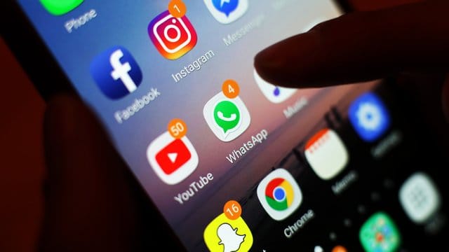 Der Umfrage zufolge haben Soziale Netzwerke an Vertrauen bei deutschen Internetnutzern verloren. Der Umfrage zufolge haben Soziale Netzwerke an Vertrauen bei deutschen Internetnutzern verloren.