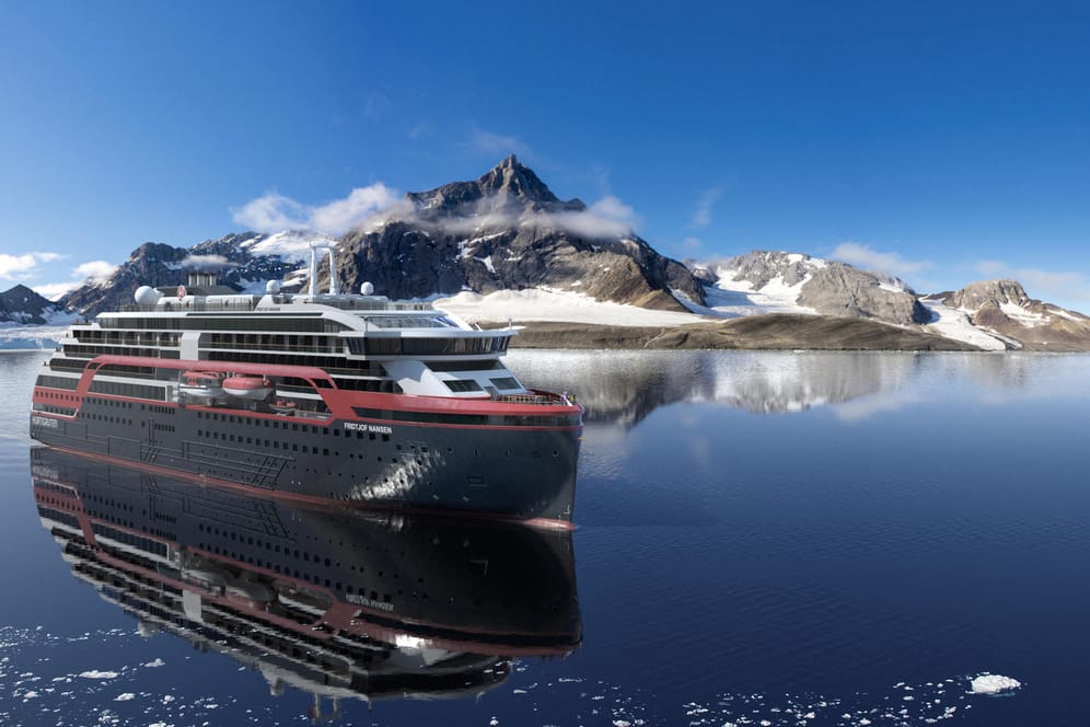 Modell der geplanten "Fridtjof Nansen" von Hurtigruten: Insgesamt plant die Reederei drei neue hybridbetriebene Expeditionskreuzfahrtschiffe.