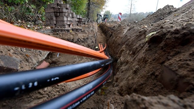 Glasfaser-Ausbau in Schleswig-Holstein: Entlang des gesamten 33. Glasfaser-Ausbau in Schleswig-Holstein: Entlang des gesamten 33.