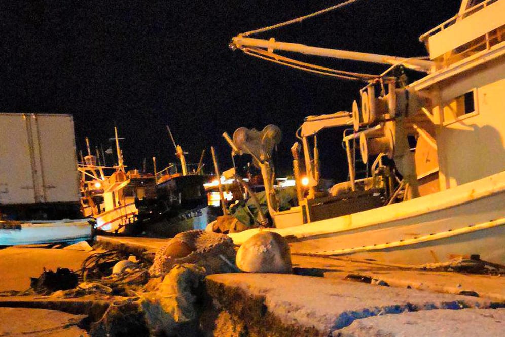 Nach einem Erdbeben sind Schäden im Hafen der Ferieninsel Zakynthos zu sehen: Das Beben hatte eine Stärke zwischen 6,6 und 6,9 auf der Richterskala.
