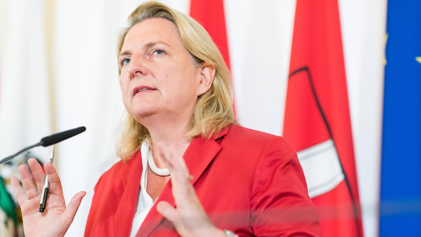 Österreichs Außenministerin Karin Kneissl: Das Alpenland hat momentan die EU-Ratspräsidentschaft inne und fordert die Mitgliedsstaaten auf, keine Waffenexporte nach Saudi-Arabien durchzuführen.