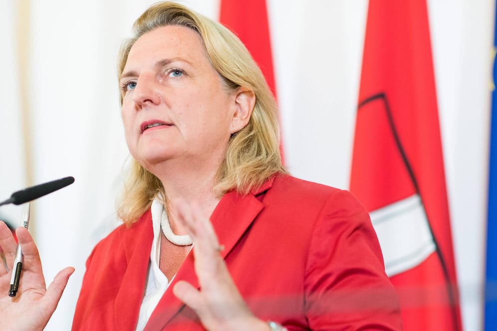 Österreichs Außenministerin Karin Kneissl: Das Alpenland hat momentan die EU-Ratspräsidentschaft inne und fordert die Mitgliedsstaaten auf, keine Waffenexporte nach Saudi-Arabien durchzuführen.