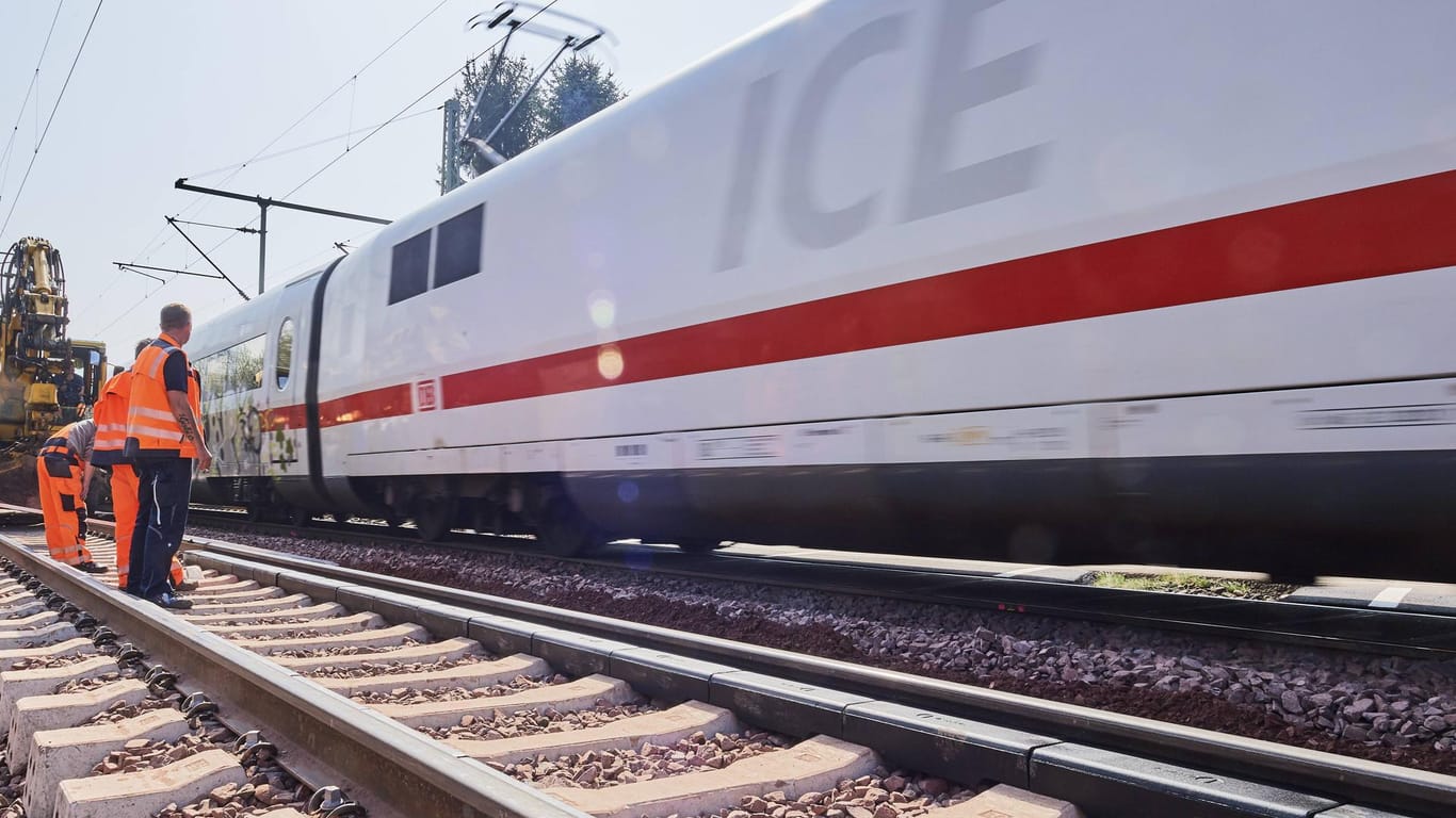 Bauarbeiten auf einer ICE-Strecke (Symbolbild): Durch den Neubau der Strecke Stuttgart-Ulm müssen sich Pendler auf längere Fahrtzeiten und Zugausfälle einstellen.