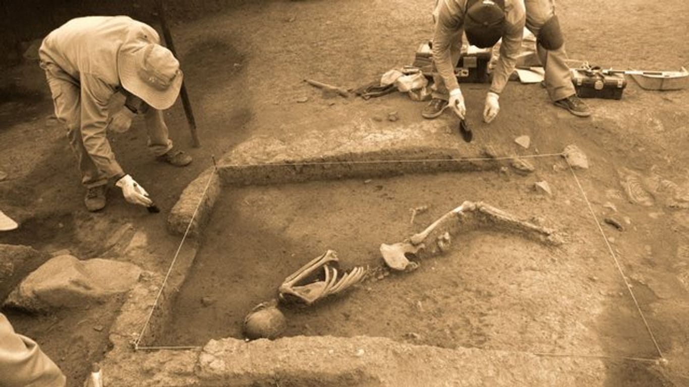 Archäologen untersuchen in Cusco ein 3000 Jahre altes Skelett.