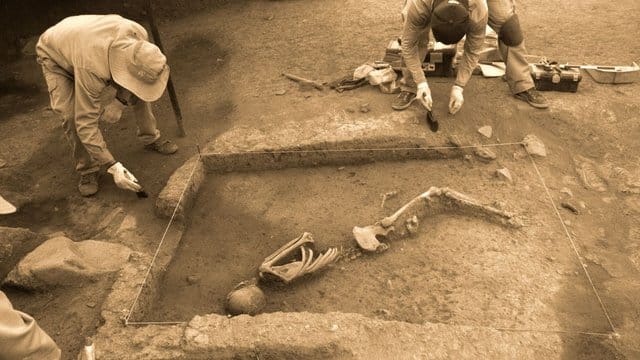 Archäologen untersuchen in Cusco ein 3000 Jahre altes Skelett.