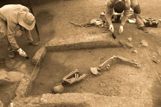 Archäologen untersuchen in Cusco ein 3000 Jahre altes Skelett.