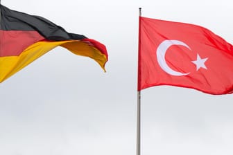 Stürmische Zeiten für deutsch-türkische Beziehungen (Symbolbild): Der Anwalt des zu Gefängnisstrafe verurteilten Patrick K. aus Gießen hat angekündigt, in Berufung zu gehen.