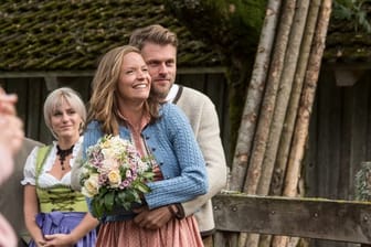 Lena (Patricia Aulitzky) und Quirin (Jens Atzorn) genießen die Hochzeit ihrer Freunde.