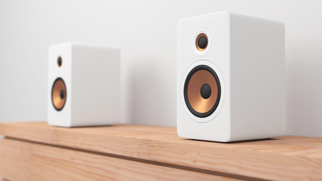 Stereo-Lautsprecher: Laut Stiftung Warentest sind kabelbebundene Stereoboxen den meisten kabellosen Bluetooth- oder WLAN-Speakern klanglich überlegen.