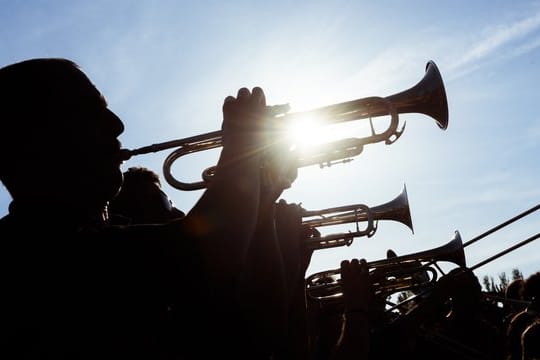 Wie viel Musik ist den Nachbarn zuzumuten? Dabei kommt es auch auf die Art des Instruments, die wahrnehmbare Lautstärke im Nachbarhaus und mögliche Erkrankungen der Nachbarn an.