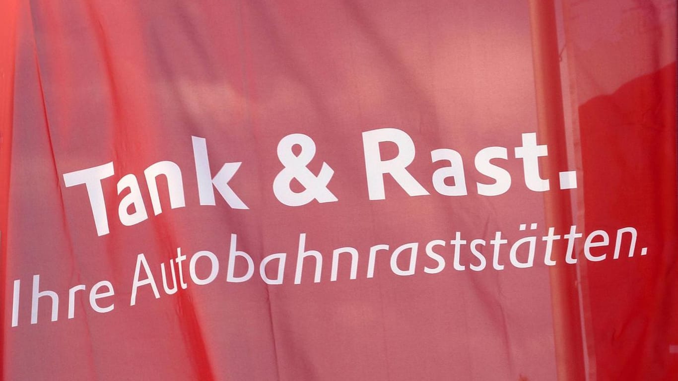 Tank & Rast: Dem Bonner Unternehmen gehören etwa 360 Tankstellen, 410 Raststätten und 50 Hotels an deutschen Autobahnen. Von seinen Pächtern verlangt es gewaltige Summen – deshalb sind die Preise an Autobahnen so hoch.