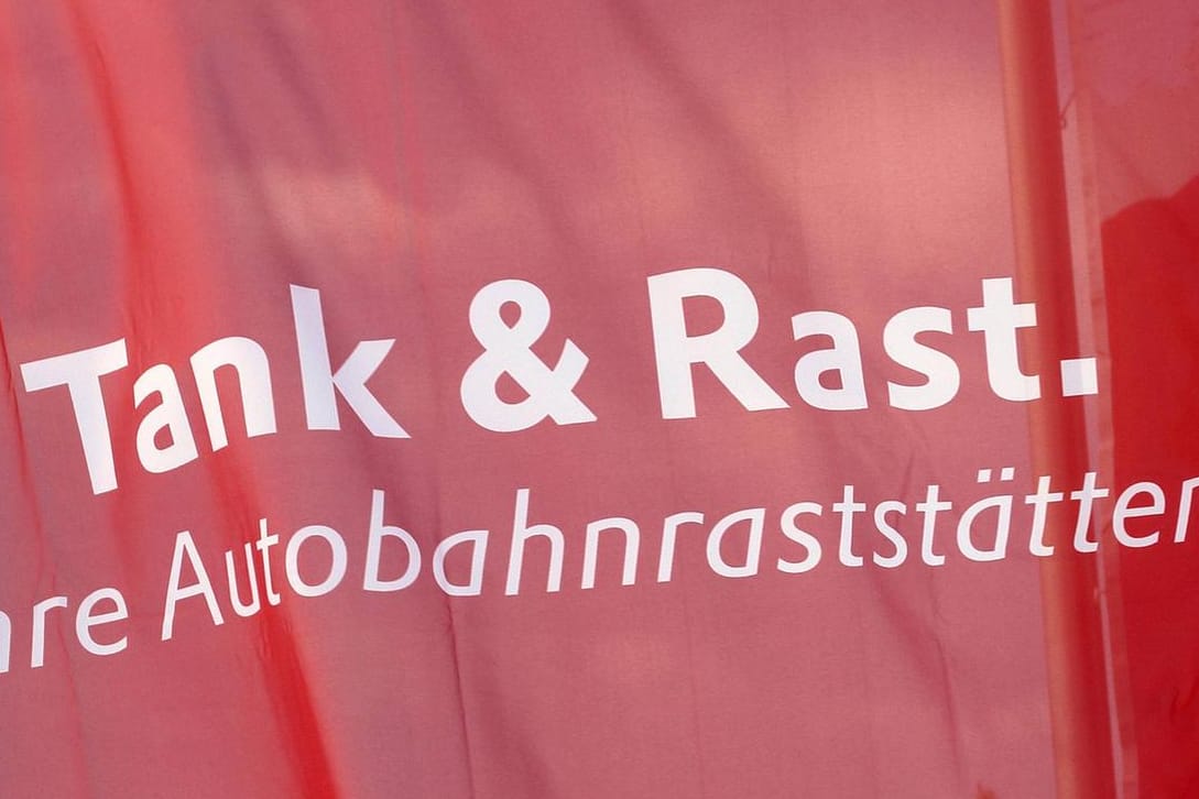 Tank & Rast: Dem Bonner Unternehmen gehören etwa 360 Tankstellen, 410 Raststätten und 50 Hotels an deutschen Autobahnen. Von seinen Pächtern verlangt es gewaltige Summen – deshalb sind die Preise an Autobahnen so hoch.