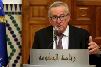 Jean-Claude Juncker in Tunesien: Für den EU-Kommissionspräsidenten ist die Diskussion um Flüchtlingslager in Nordafrika abgeschlossen.