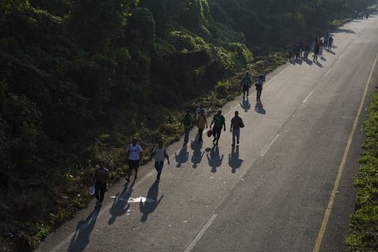 Tausende Menschen aus Honduras, El Salvador und Guatemala setzen ihren Weg Richtung USA fort.