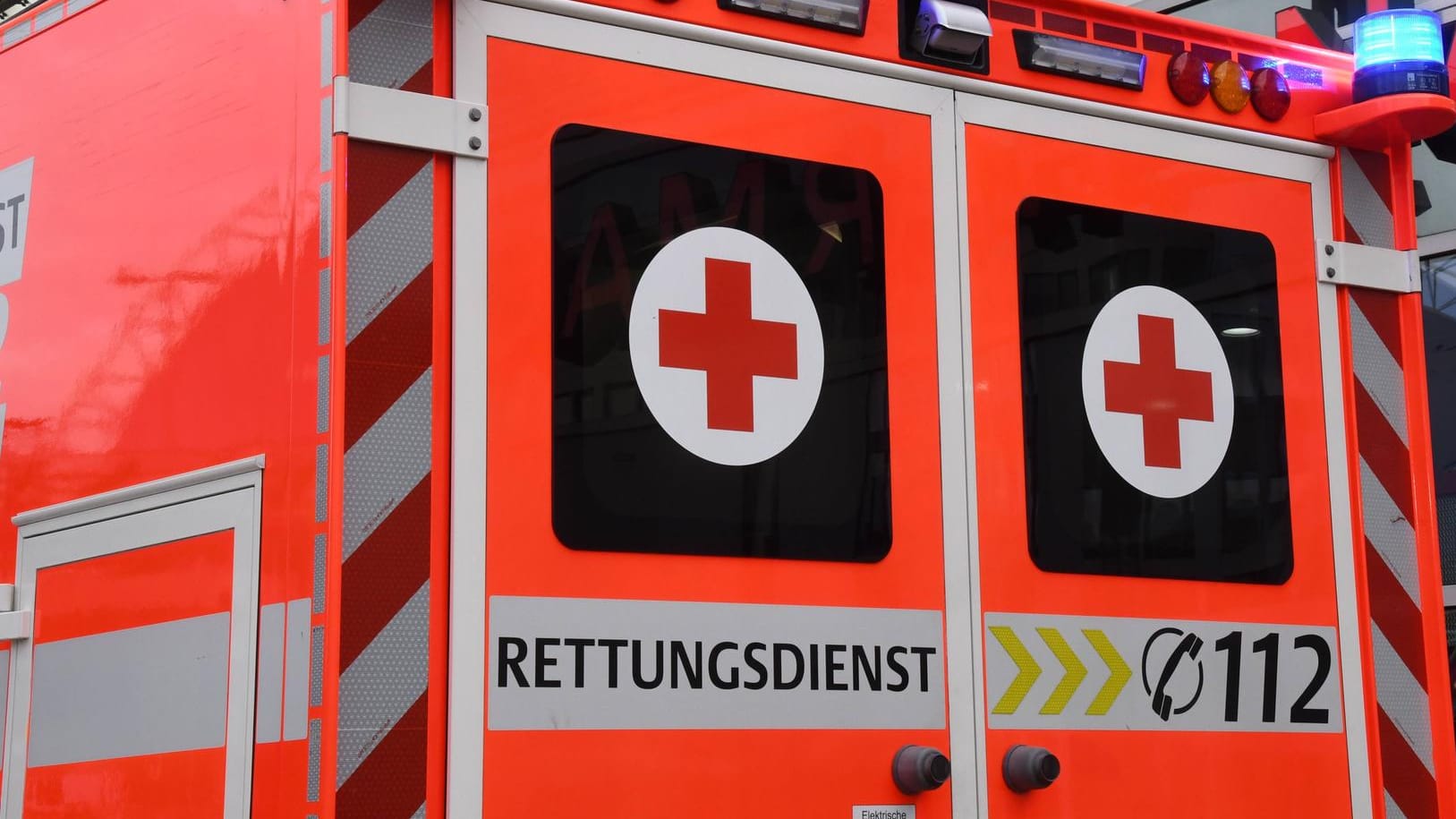 Rettungsdienst im Einsatz: Bei einem tragischen Unglück ist ein Jugendlicher ums Leben gekommen. (Symbolbild) Rettungsdienst im Einsatz: Bei einem tragischen Unglück ist ein Jugendlicher ums Leben gekommen. (Symbolbild)