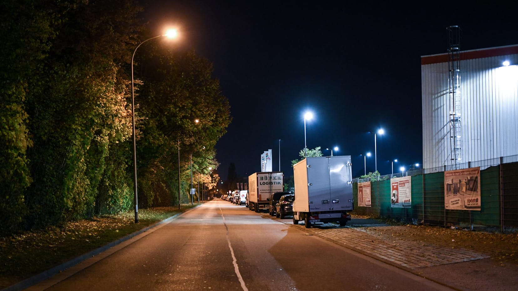 Eine Straße im Industriegebiet im Freiburger Norden: Dort ist eine 18-Jährige nach einem Disko-Besuch vergewaltigt worden.