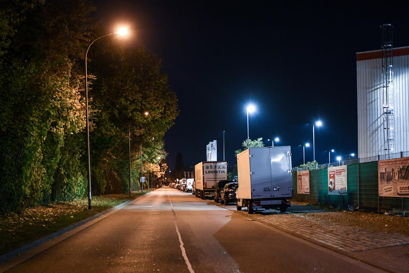 Eine Straße im Industriegebiet im Freiburger Norden: Dort ist eine 18-Jährige nach einem Disko-Besuch vergewaltigt worden.