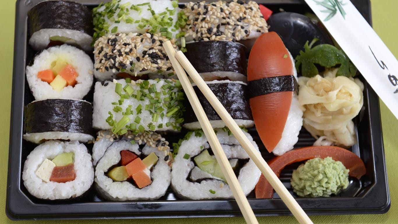 Sushi-Box: Kunden, die das betroffene Produkt zurückgeben, bekommen den Verkaufspreis erstattet. (Symbolbild)