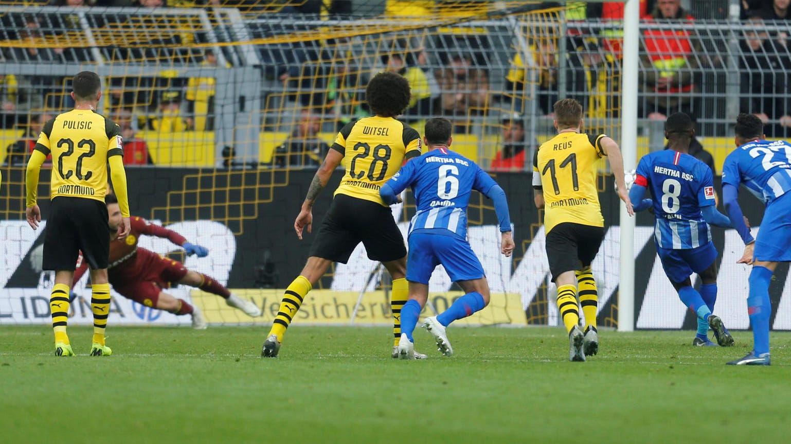 Eiskalt: Salomon Kalou (rechts mit der Rückennummer 8) verwandelt den Elfmeter zum 2:2.