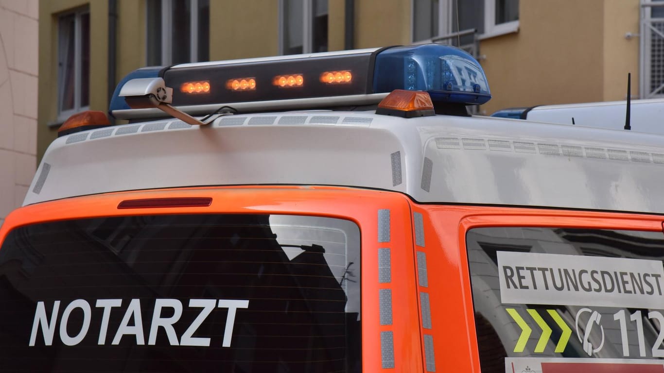 Notarzt im Einsatz: Ein 66-jähriger Mann ist im Vogtland ums Leben gekommen. (Symbolbild)