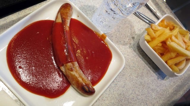 Von adliger Herkunft? Es könnte sein, dass die Currywurst gar nicht in Berlin erfunden wurde, sondern in einer Schlossküche in Bückeburg.