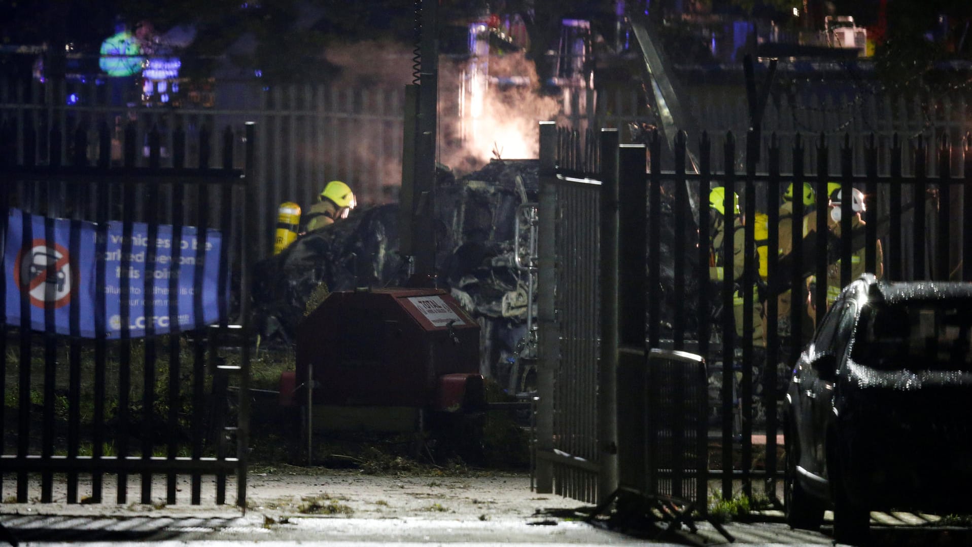 Unglücksort: Einsatzkräfte an der Absturzstelle.