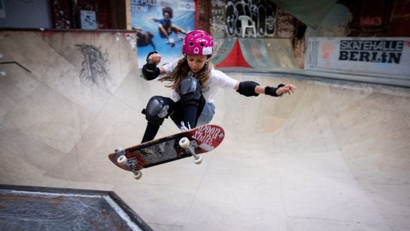 Lilly Stoephasius ist ein großes Talent auf dem Skateboard.