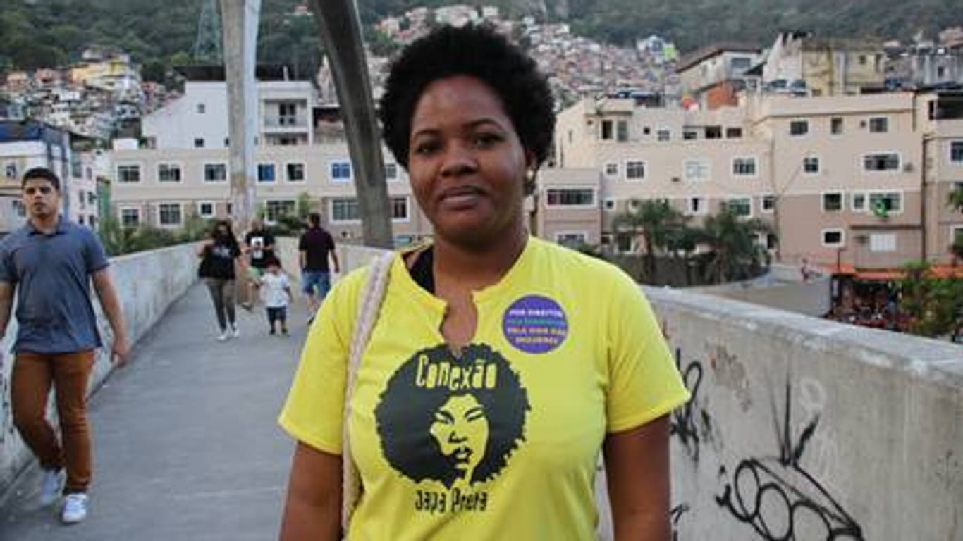 Quenia O. Colorido: Die Bewohnerin einer Favela befürchtet eine sich verschärfende "Spirale der Gewalt" durch die Wahl Bolsonaros.