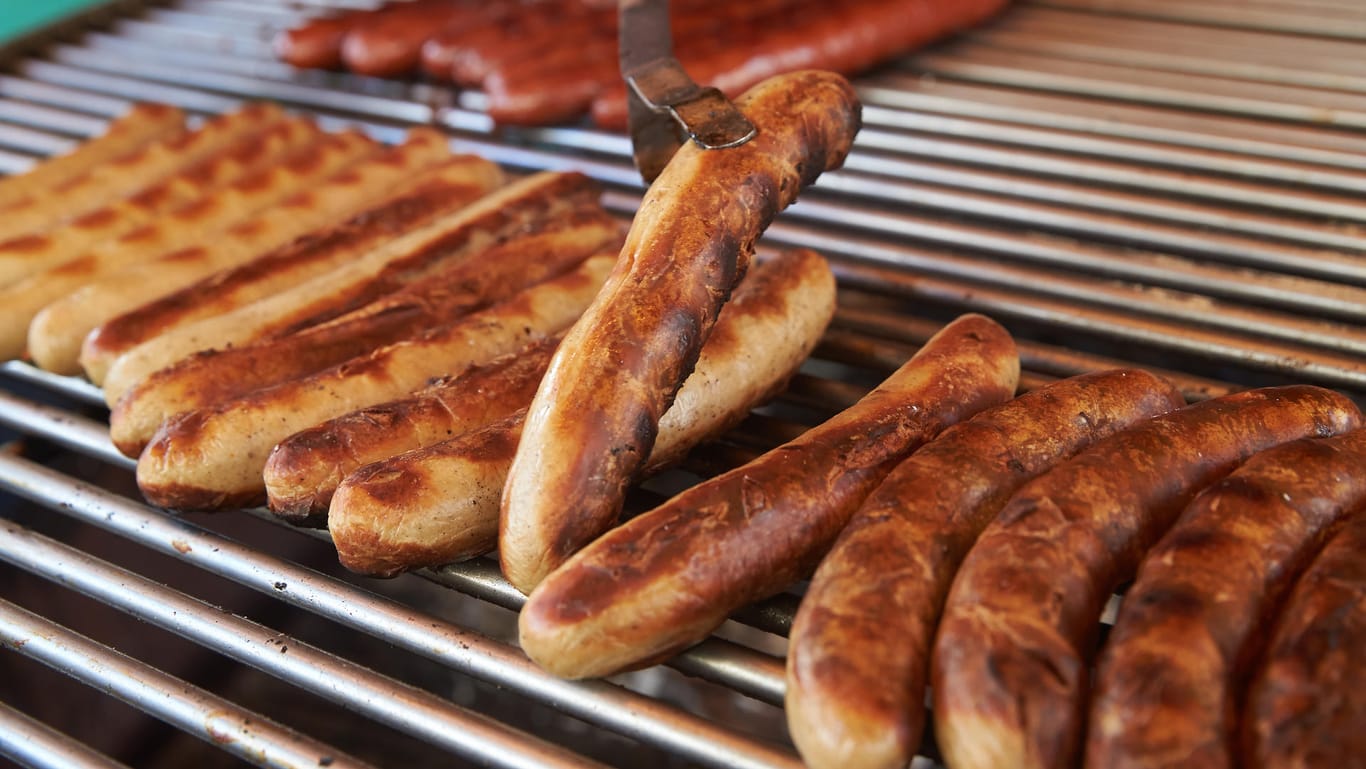 Bratwürste auf dem Grill: Sie gehören zu den 500 Essensspezialitäten weltweit.