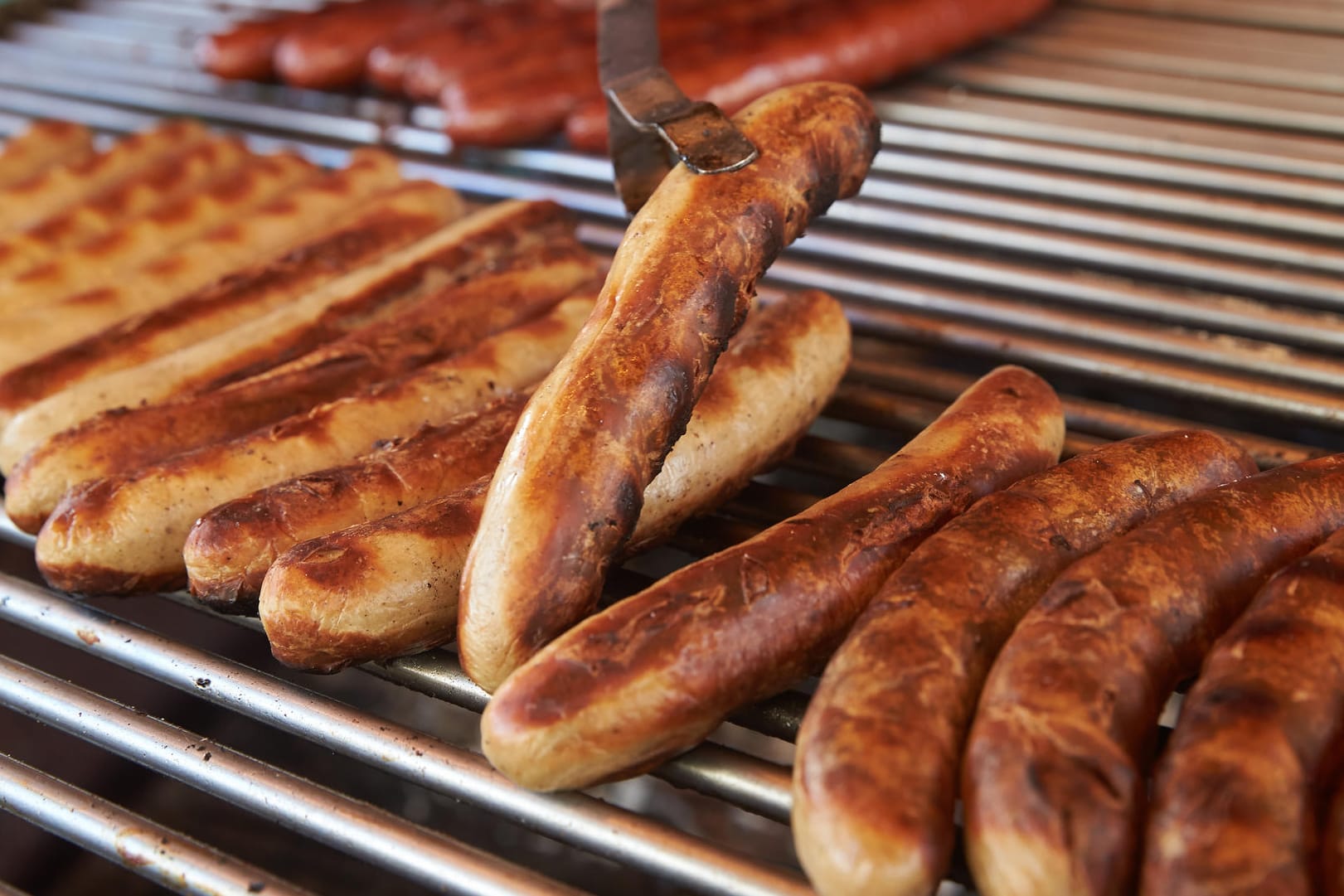 Bratwürste auf dem Grill: Sie gehören zu den 500 Essensspezialitäten weltweit.