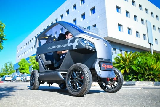 Das Faltauto des Start-ups City Transformer hat einen Unterbau, der sich per Knopfdruck ein- und ausfahren lässt.