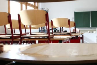 Leeres Klassenzimmer: Auf die Berufsschulen kommt einer Studie zufolge ein verschärfter Lehrermangel zu.