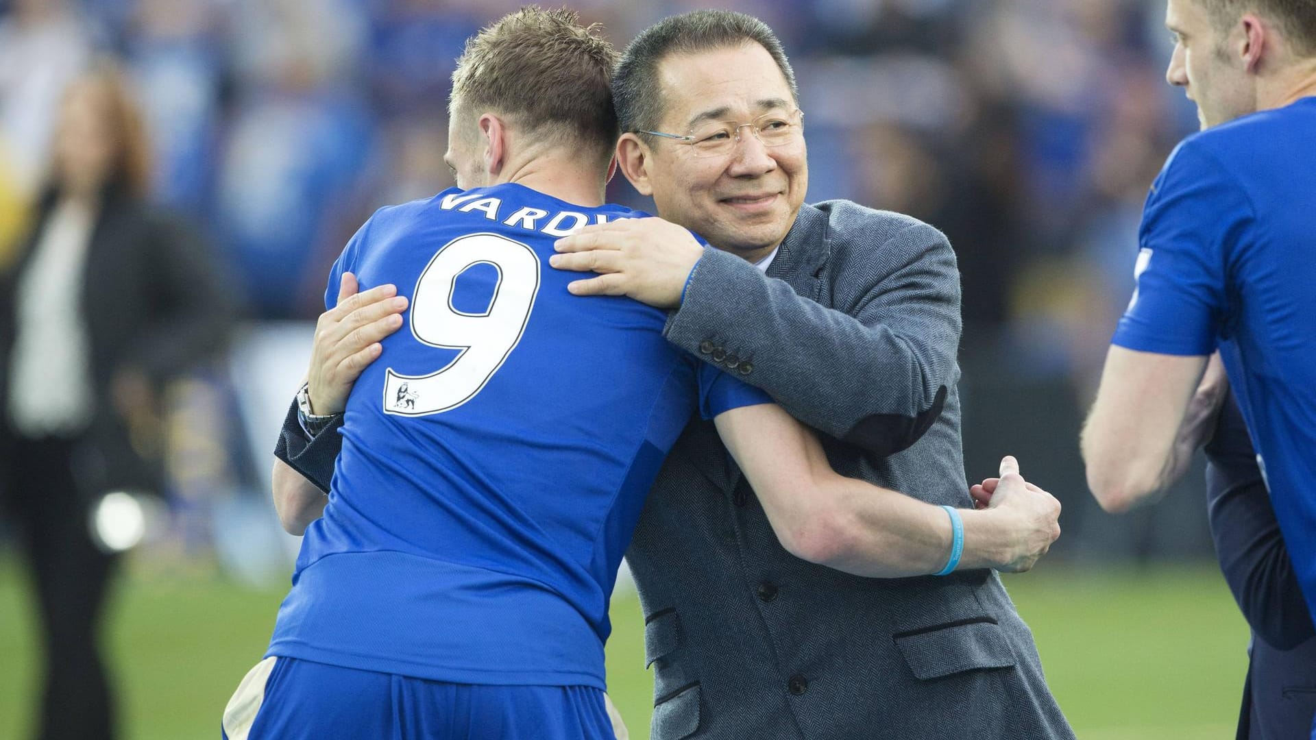 Klubboss Vichai Srivaddhanaprabha (r., hier mit Jamie Vardy) hatte ein gutes Verhältnis zu den Leicester-Spielern.