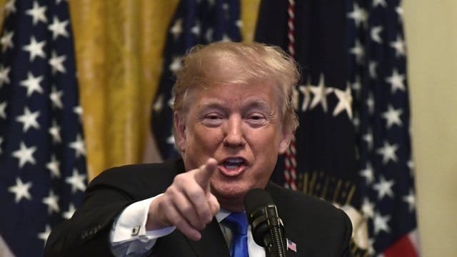 Nach Ansicht von Donald Trump ist "fehlerhafte und sogar betrügerische Berichterstattung" mitverantwortlich für die Spaltung der US-Gesellschaft. Nach Ansicht von Donald Trump ist "fehlerhafte und sogar betrügerische Berichterstattung" mitverantwortlich für die Spaltung der US-Gesellschaft.