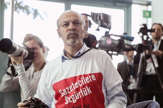 Ertugrul Adil Yigit Ende September bei der gemeinsamen Pressekonferenz von Merkel und Erdogan in Berlin.
